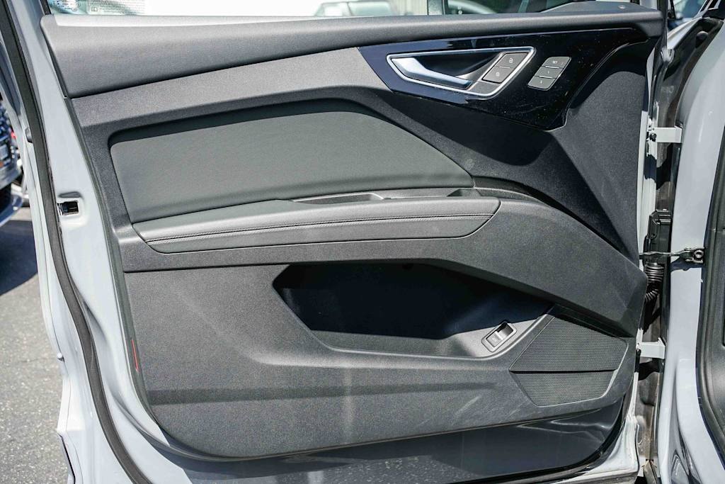 Thumbnail: 2023 Audi Q4 e-tron - 24