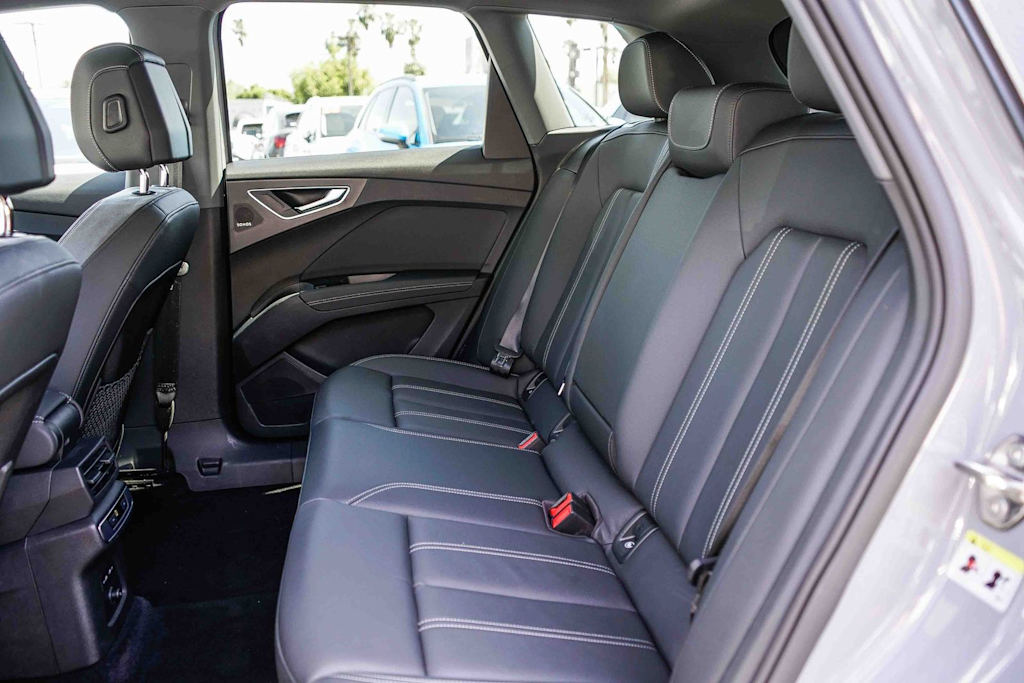 Thumbnail: 2023 Audi Q4 e-tron - 11