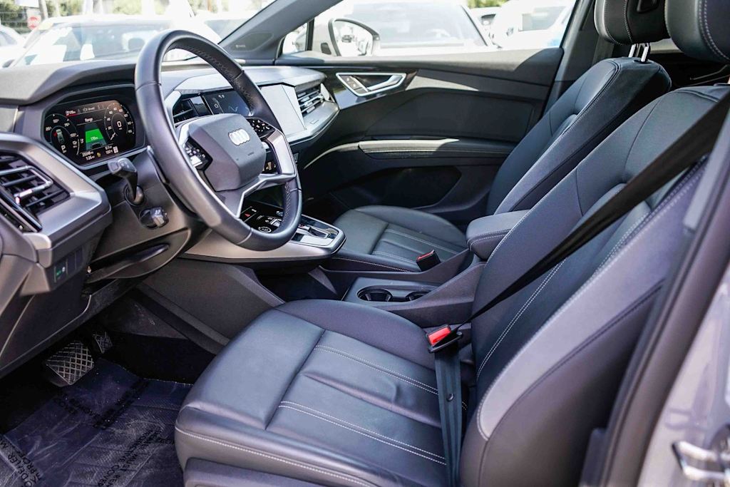 Thumbnail: 2023 Audi Q4 e-tron - 10