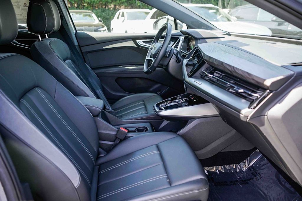 Thumbnail: 2023 Audi Q4 e-tron - 9