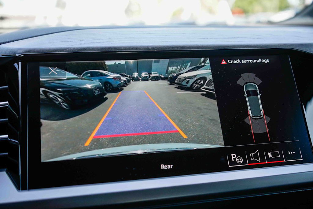 Thumbnail: 2023 Audi Q4 e-tron - 27