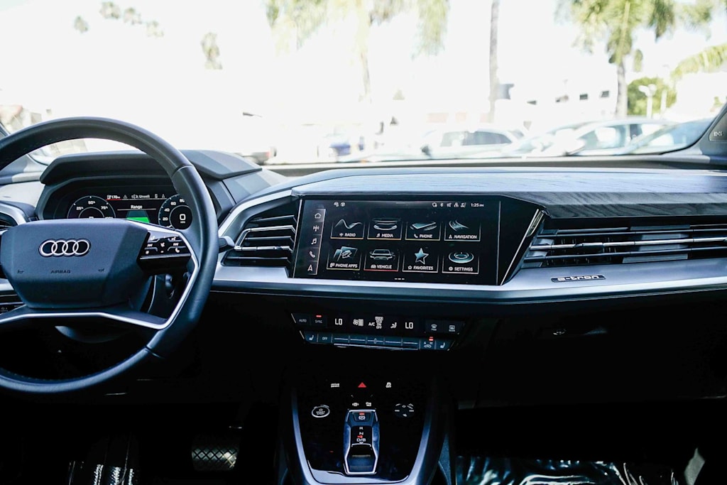 Thumbnail: 2023 Audi Q4 e-tron - 8