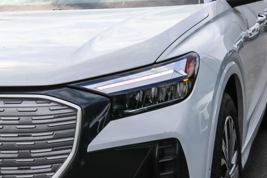 Thumbnail: 2023 Audi Q4 e-tron - 9