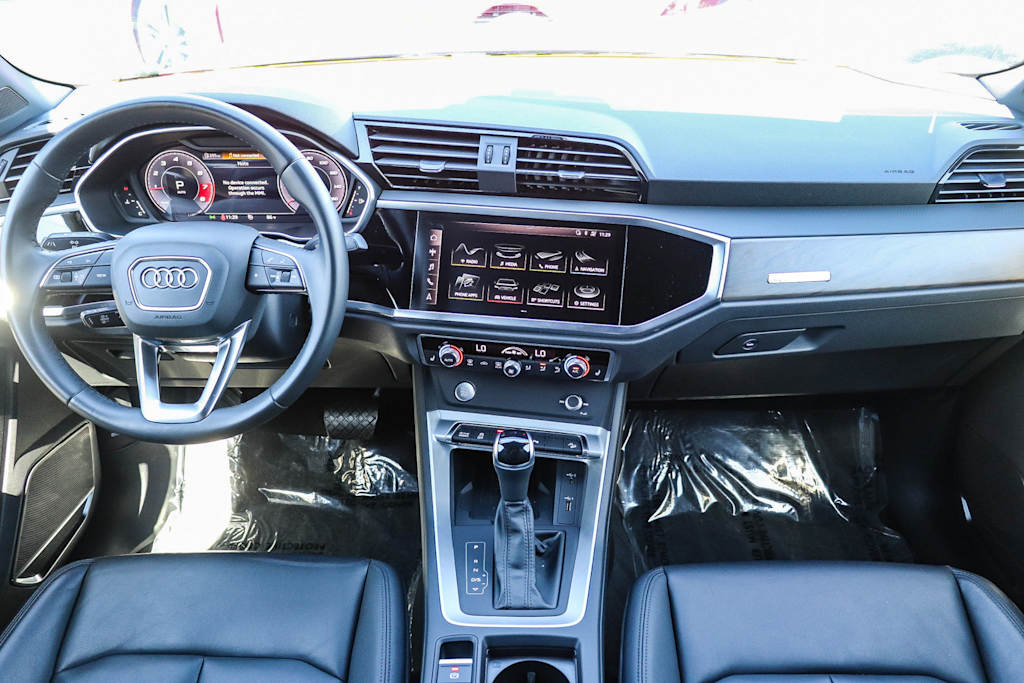Thumbnail: 2020 Audi Q3 - 2
