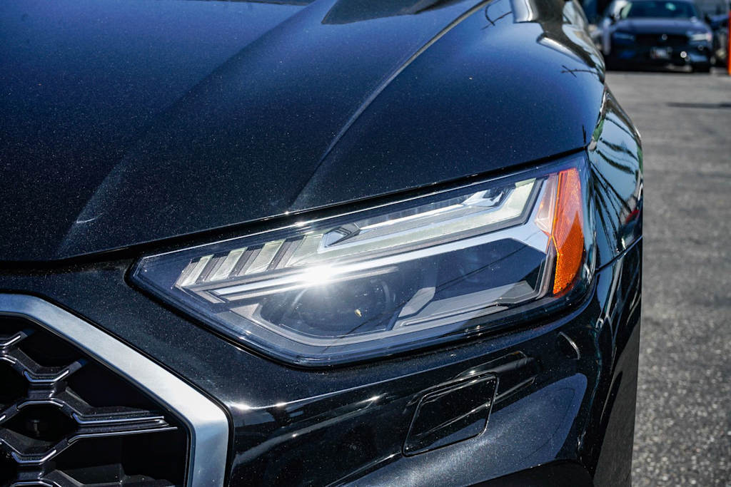 Thumbnail: 2023 Audi SQ5 - 16