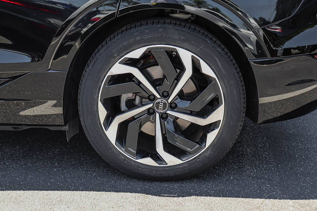 Thumbnail: 2024 Audi Q8 e-tron - 11