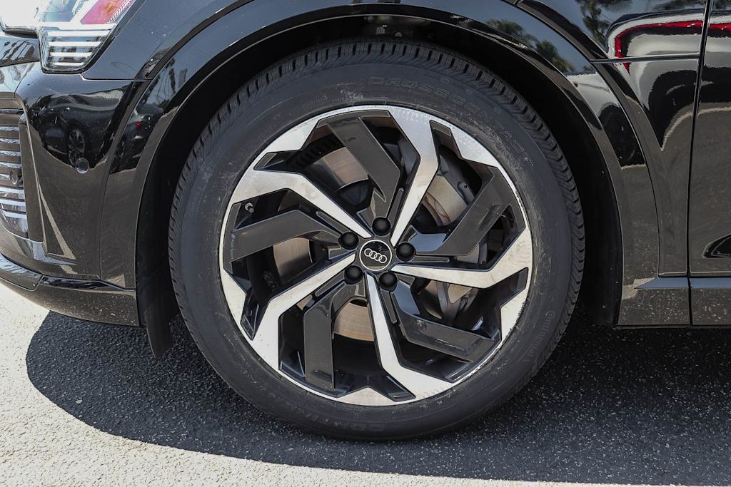Thumbnail: 2024 Audi Q8 e-tron - 5