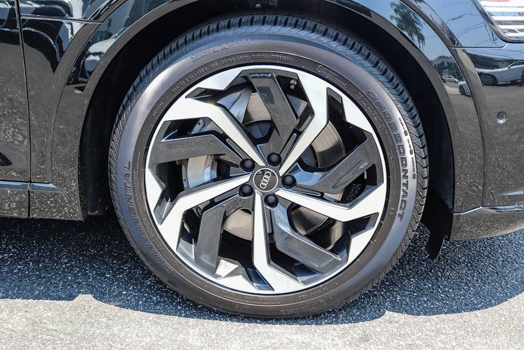 Thumbnail: 2024 Audi Q8 e-tron - 7