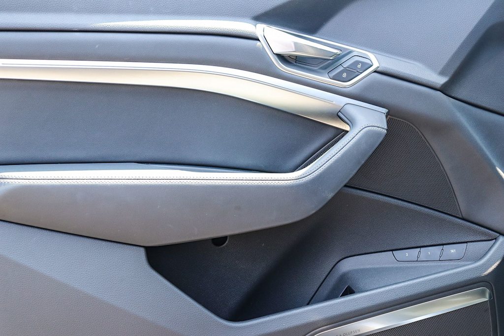 Thumbnail: 2024 Audi Q8 e-tron - 25