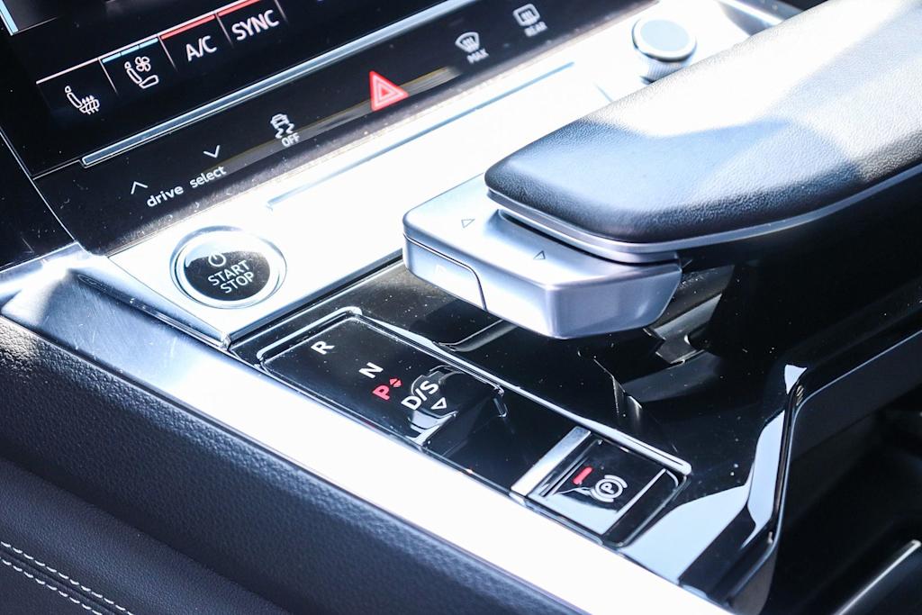Thumbnail: 2024 Audi Q8 e-tron - 6