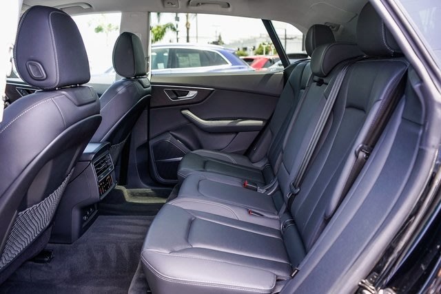 Thumbnail: 2022 Audi Q8 - 10