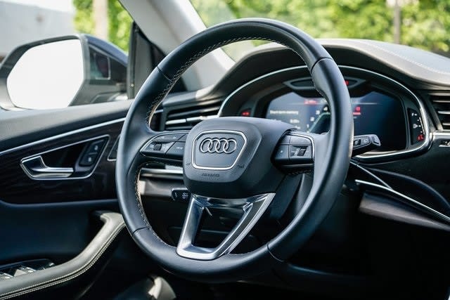 Thumbnail: 2022 Audi Q8 - 11