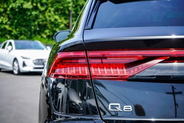 Thumbnail: 2022 Audi Q8 - 22