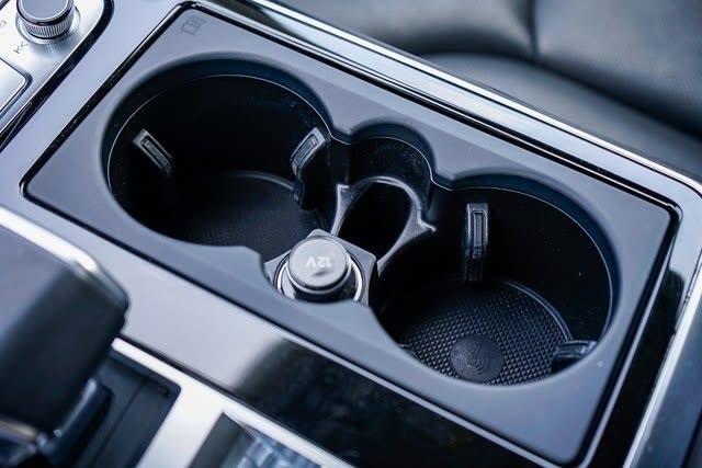 Thumbnail: 2022 Audi Q8 - 26