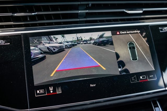 Thumbnail: 2022 Audi Q8 - 27