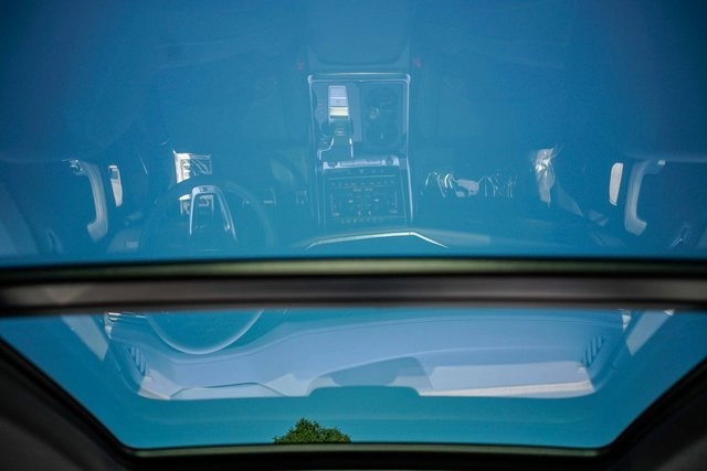 Thumbnail: 2024 Audi SQ8 - 24