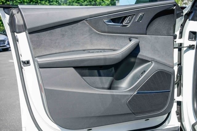 Thumbnail: 2024 Audi SQ8 - 25