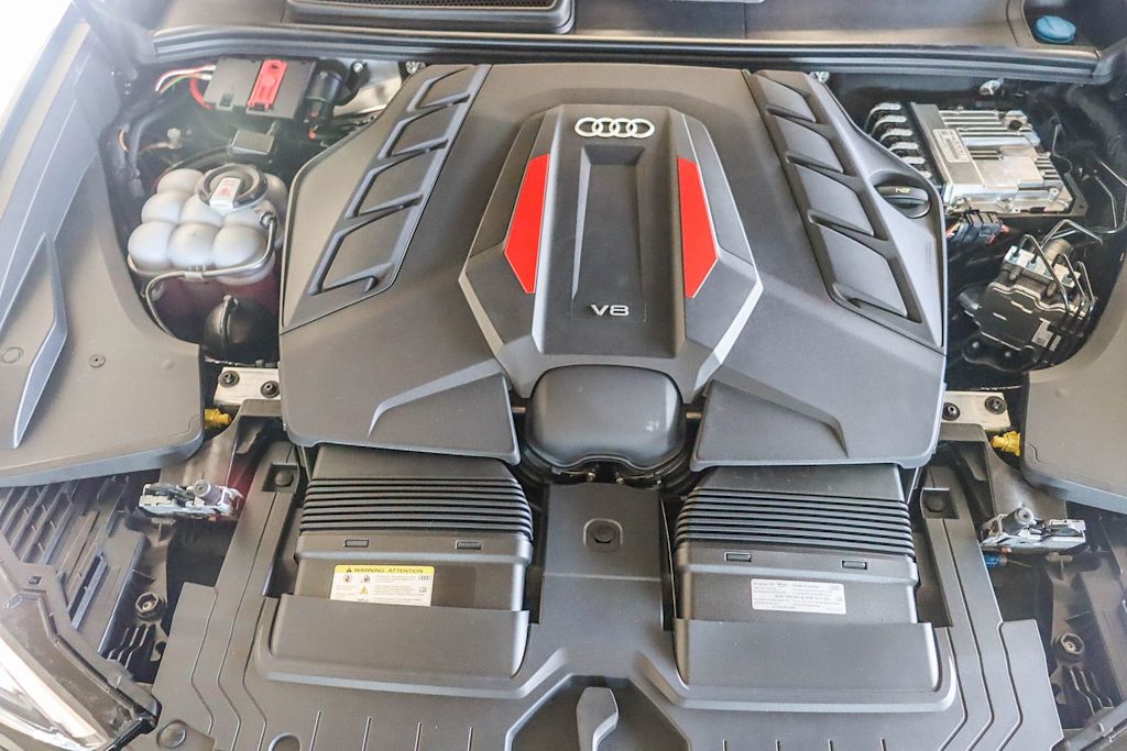 Thumbnail: 2026 Audi SQ8 - 7
