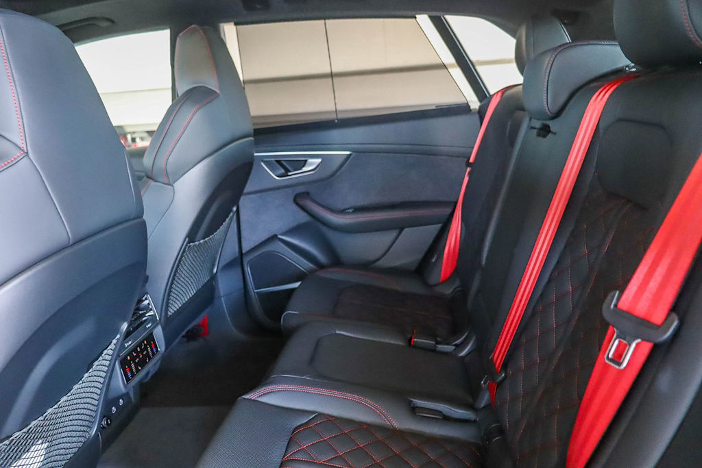 Thumbnail: 2026 Audi SQ8 - 11