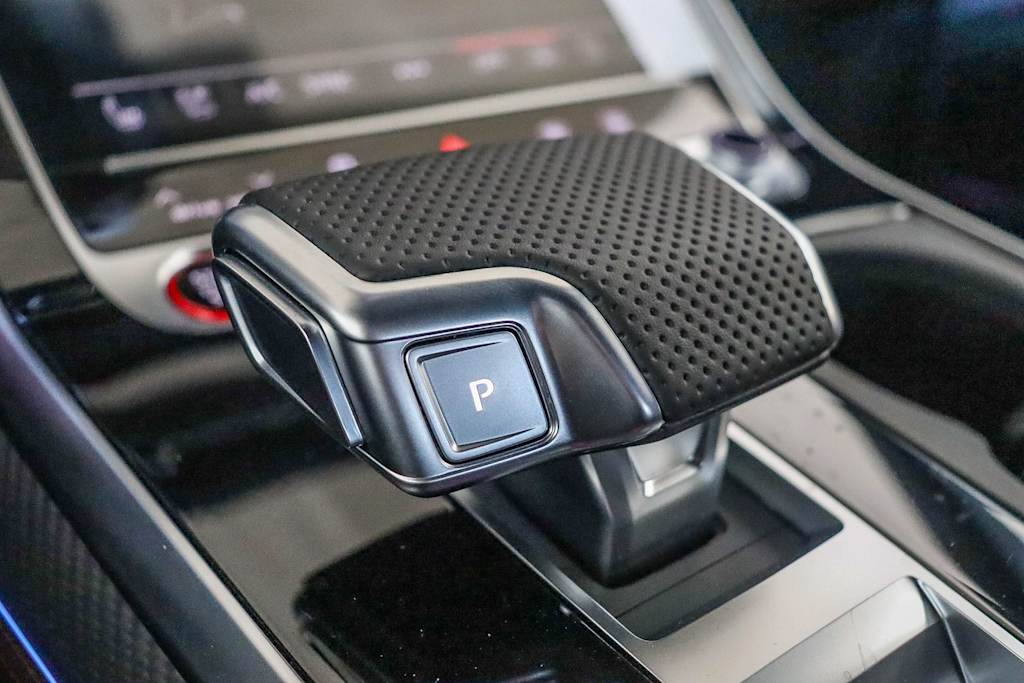 Thumbnail: 2026 Audi SQ8 - 26