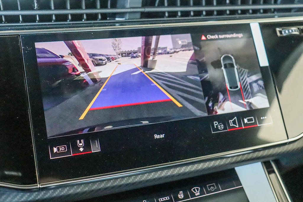 Thumbnail: 2026 Audi SQ8 - 27