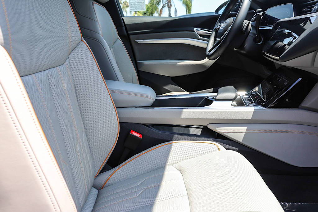 Thumbnail: 2024 Audi Q8 e-tron - 8