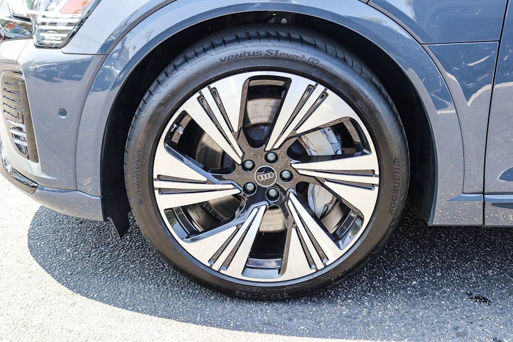 Thumbnail: 2024 Audi Q8 e-tron - 5