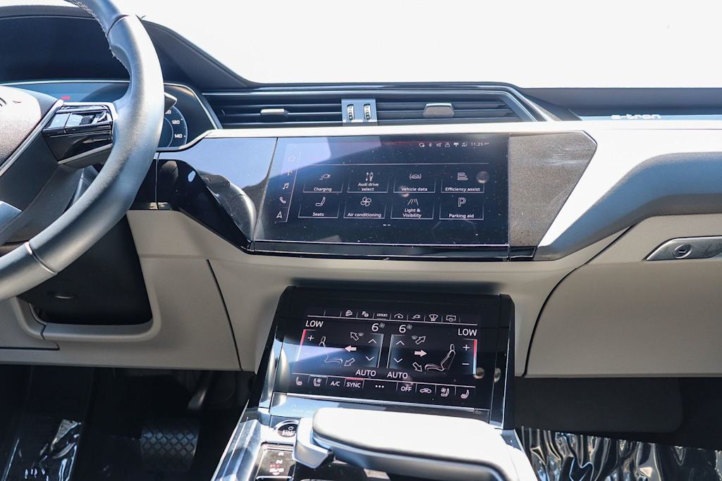 Thumbnail: 2024 Audi Q8 e-tron - 7