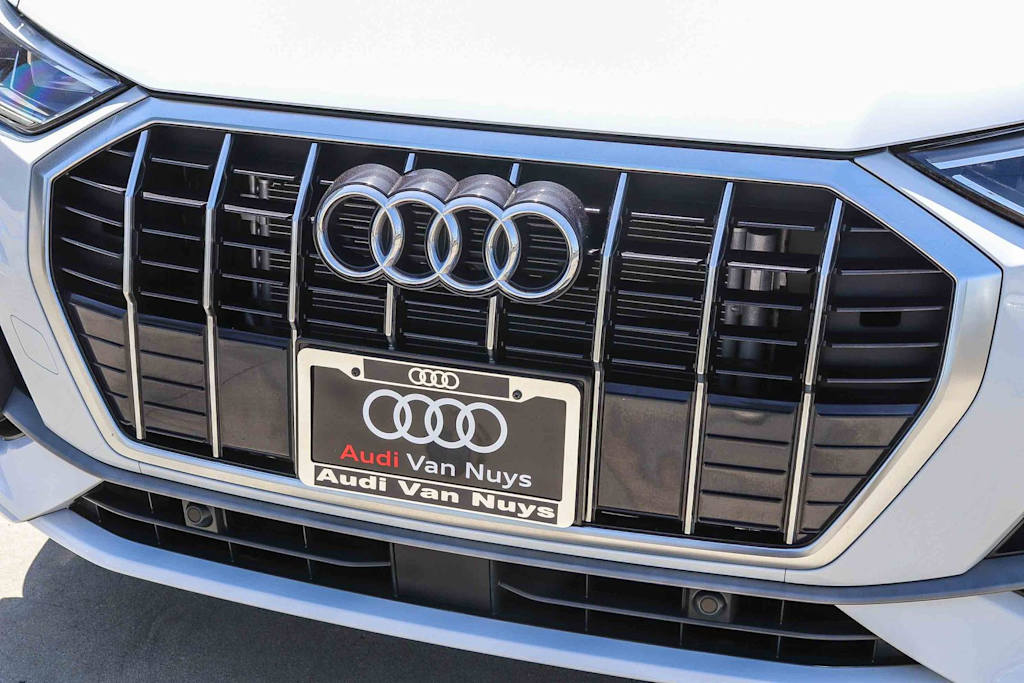 Thumbnail: 2023 Audi Q3 - 6