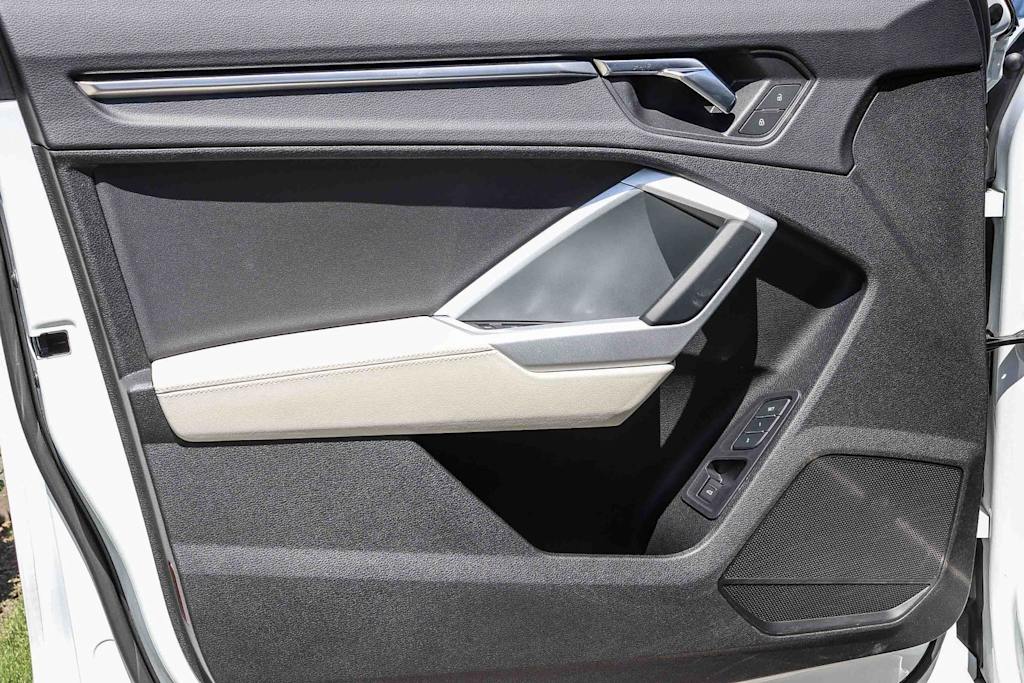 Thumbnail: 2023 Audi Q3 - 26