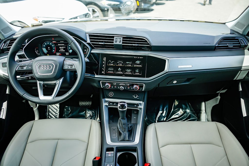 Thumbnail: 2025 Audi Q3 - 2