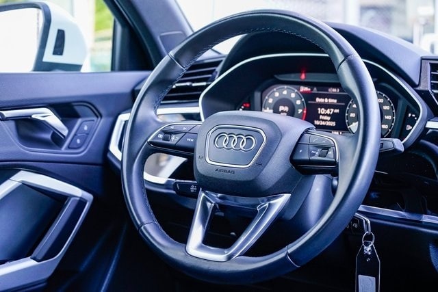 Thumbnail: 2023 Audi Q3 - 13