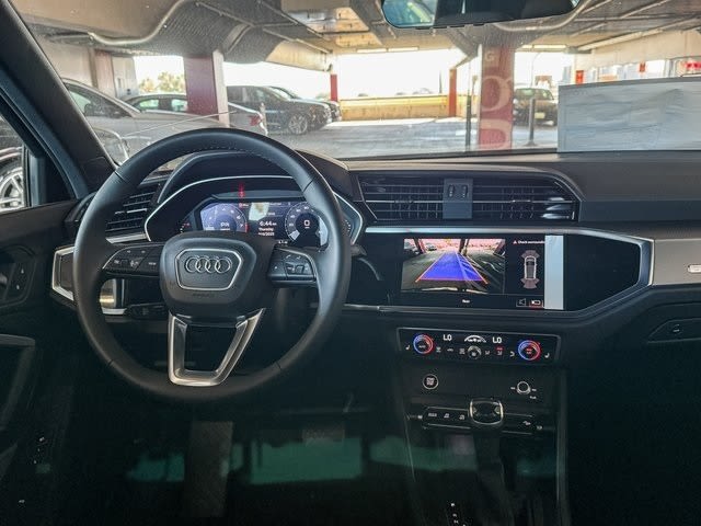 Thumbnail: 2025 Audi Q3 - 8