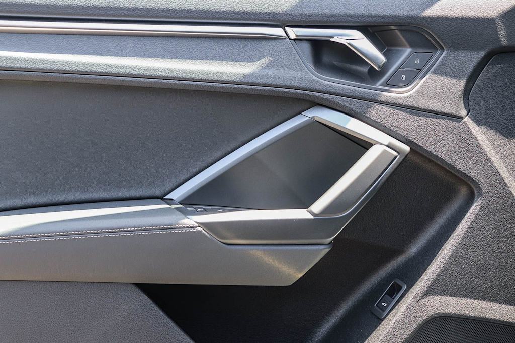 Thumbnail: 2025 Audi Q3 - 26