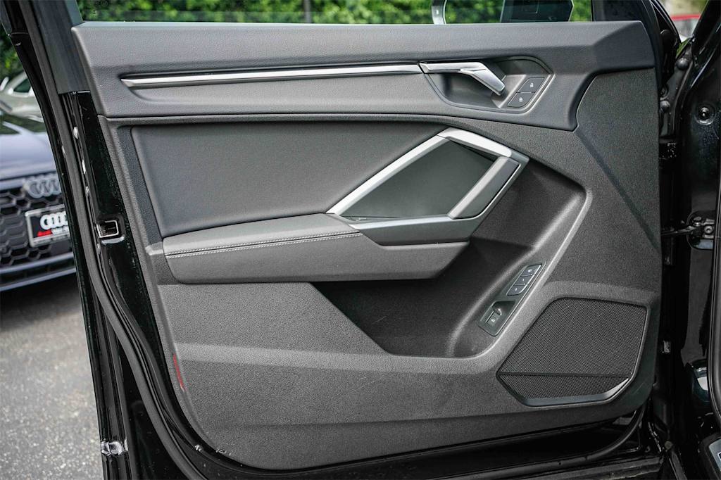 Thumbnail: 2025 Audi Q3 - 22