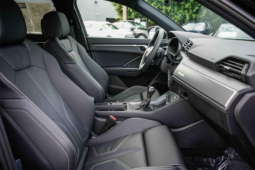 Thumbnail: 2025 Audi Q3 - 9