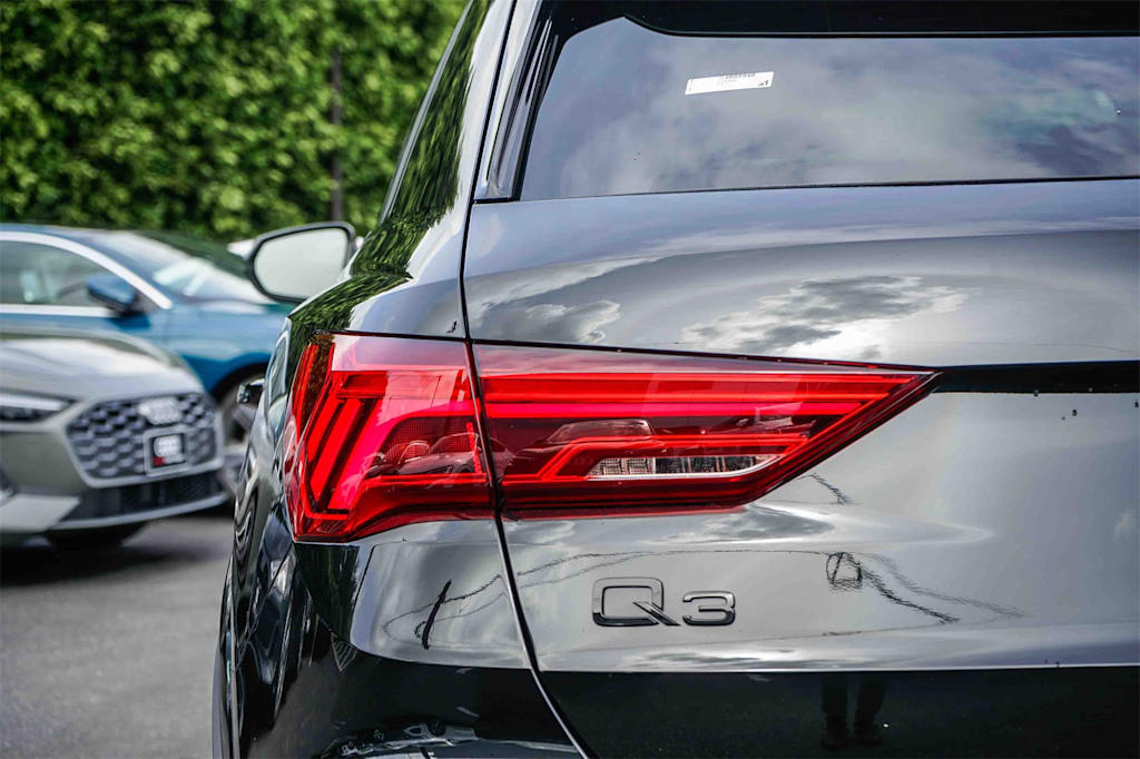 Thumbnail: 2025 Audi Q3 - 21