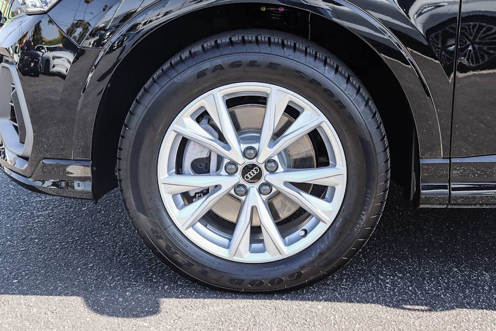Thumbnail: 2023 Audi Q3 - 6