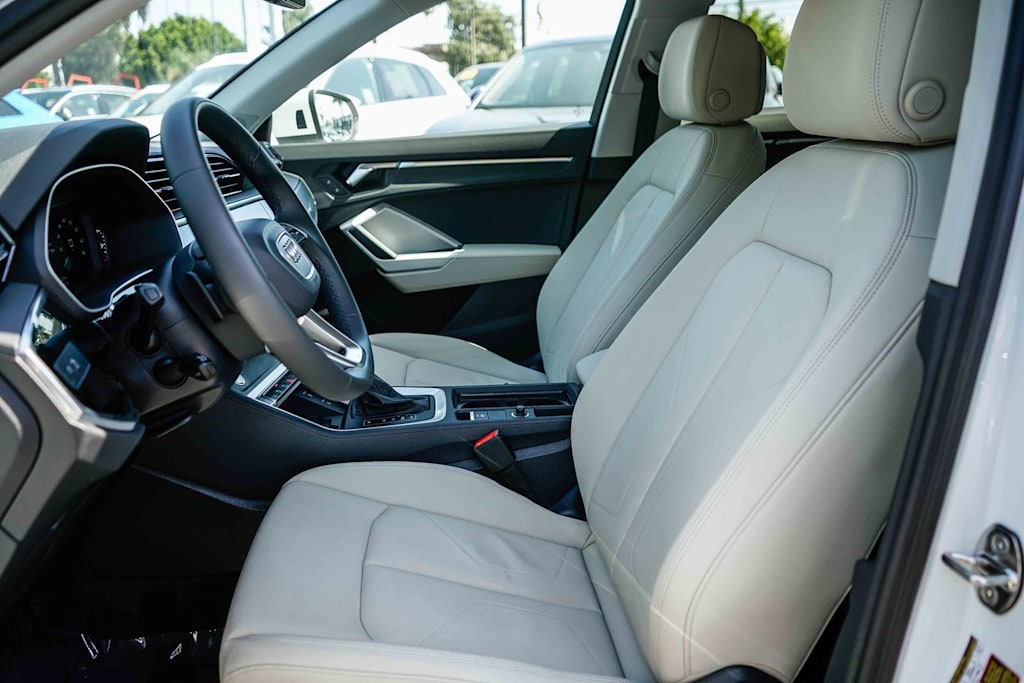 Thumbnail: 2025 Audi Q3 - 10