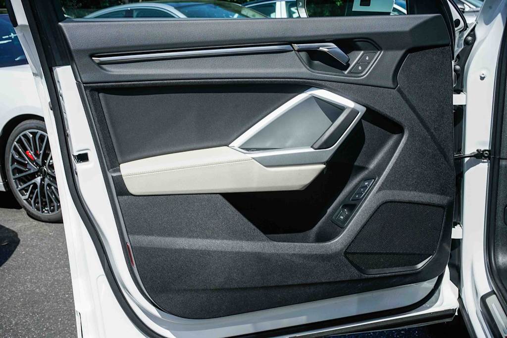 Thumbnail: 2025 Audi Q3 - 23