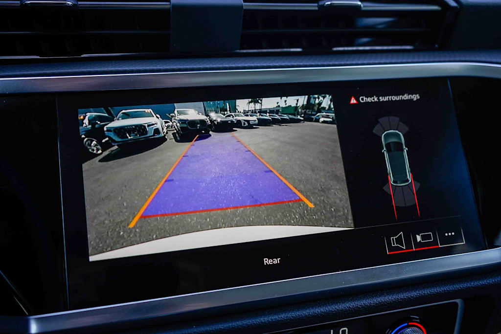 Thumbnail: 2025 Audi Q3 - 26