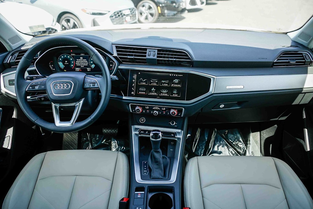 Thumbnail: 2025 Audi Q3 - 2