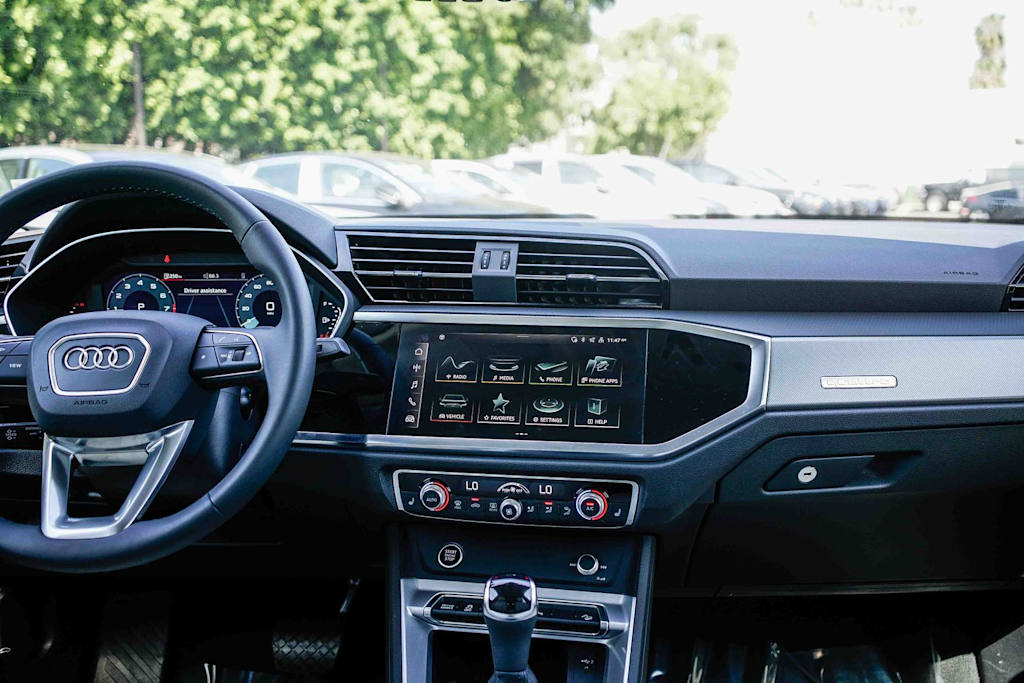 Thumbnail: 2025 Audi Q3 - 8