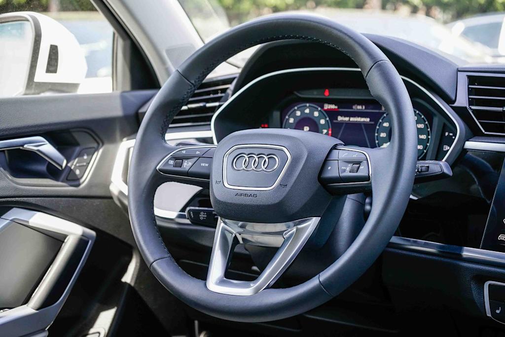 Thumbnail: 2025 Audi Q3 - 12