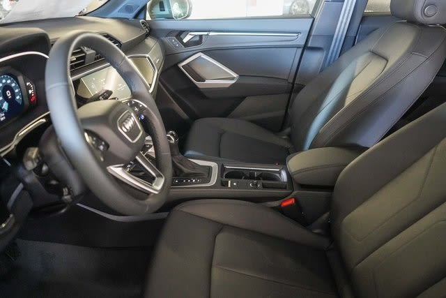 Thumbnail: 2025 Audi Q3 - 11