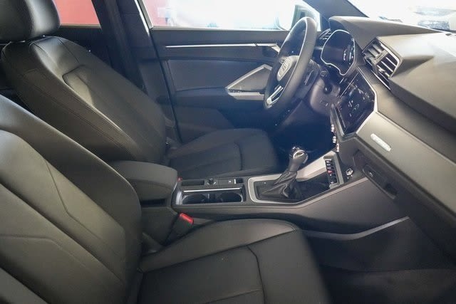 Thumbnail: 2025 Audi Q3 - 10