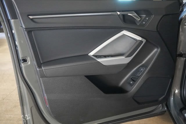 Thumbnail: 2025 Audi Q3 - 31