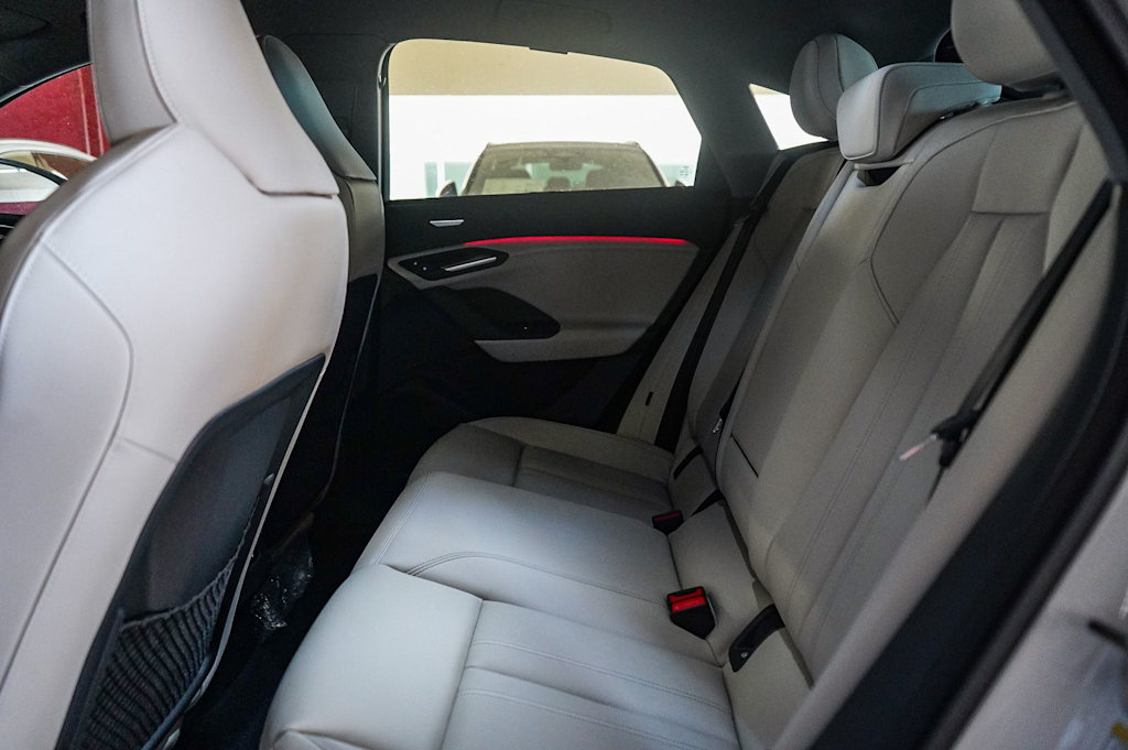 Thumbnail: 2027 Audi Q6 e-tron - 10