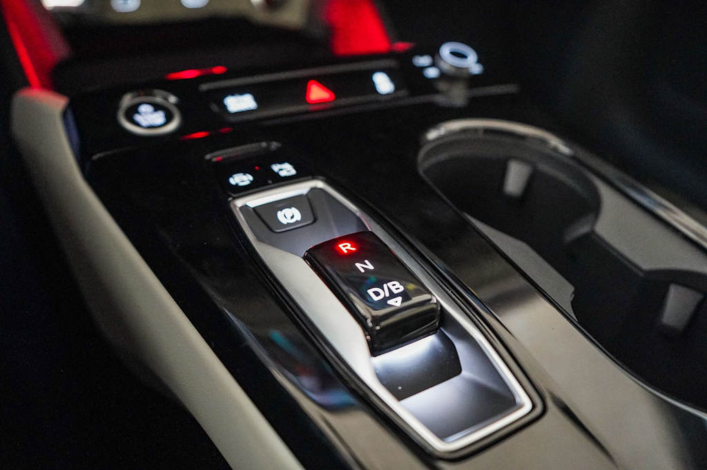 Thumbnail: 2027 Audi Q6 e-tron - 13