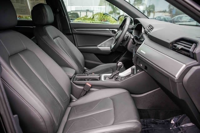 Thumbnail: 2023 Audi Q3 - 9